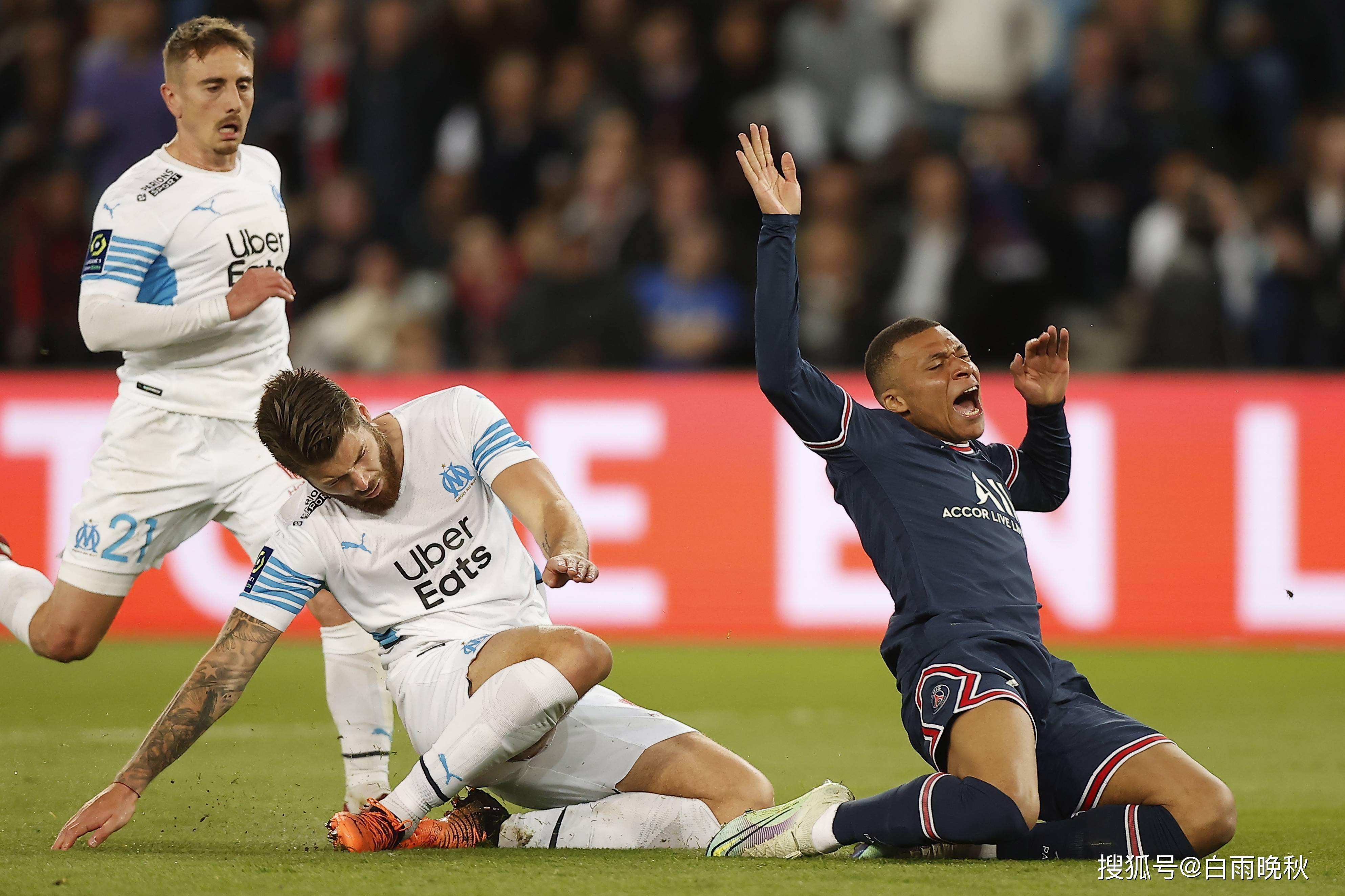 关于国际比赛日法甲传出新动向，纽卡斯尔官宣签约，管理层表态：质疑声仍在，资深球员宣示担当的信息